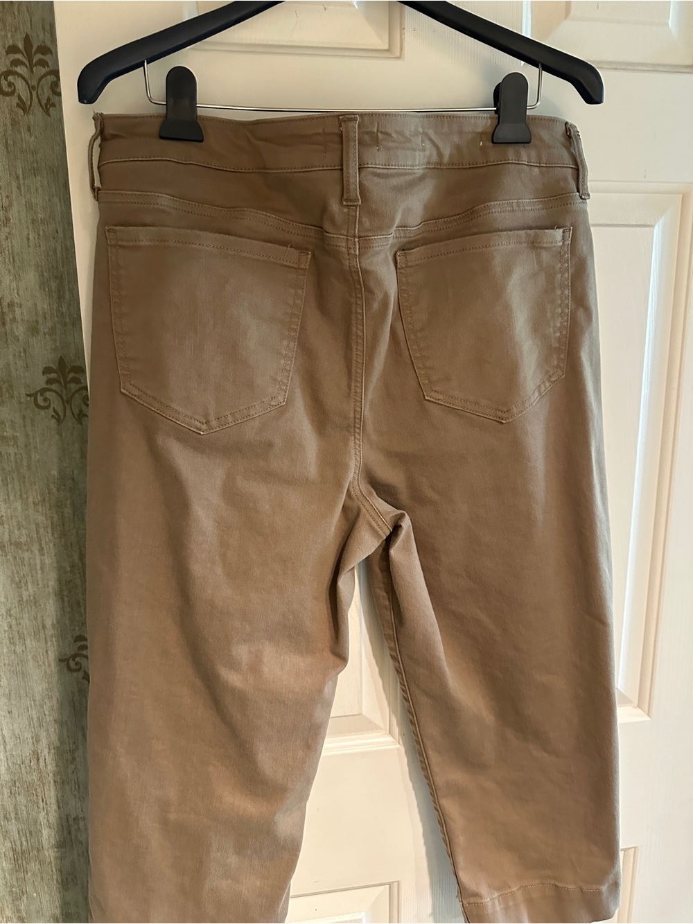This season, worn twice, mocha shade NYDJ capris - Picture 4 of 4